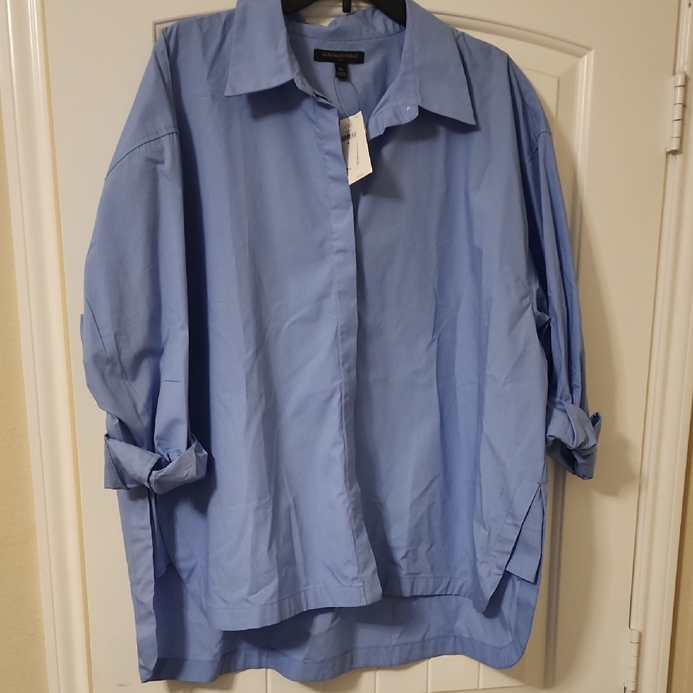 Banana Republic Light Blue Casual Button Down Shirt